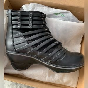 Jambu Adventure Designs Black boots.